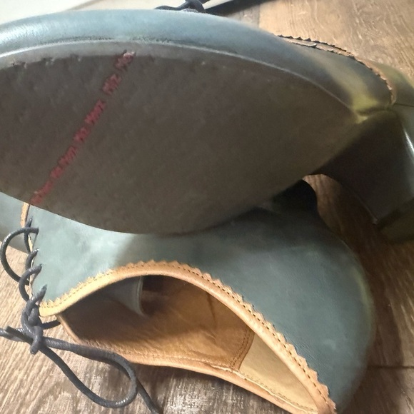 Miz Mooz NWOT size 9M  Blue and Tan Heels very preppy, Victorian, never worn - Picture 12 of 14